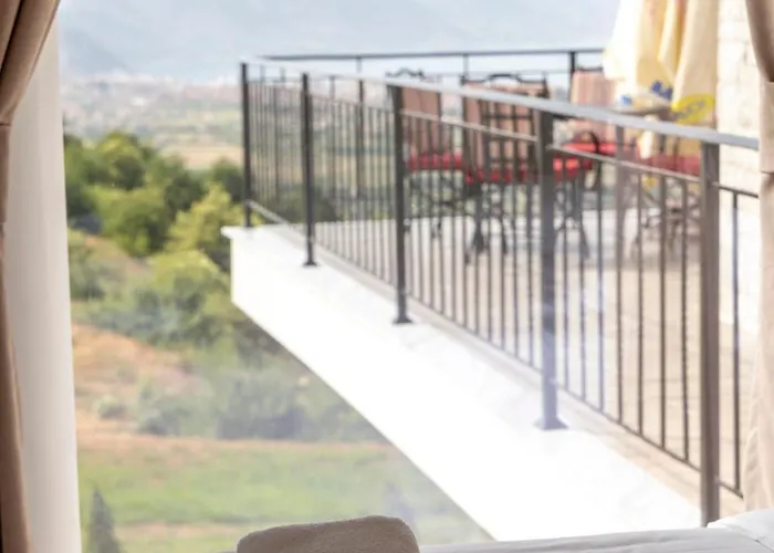 Hani Geshtenjave Hotel Bucimas