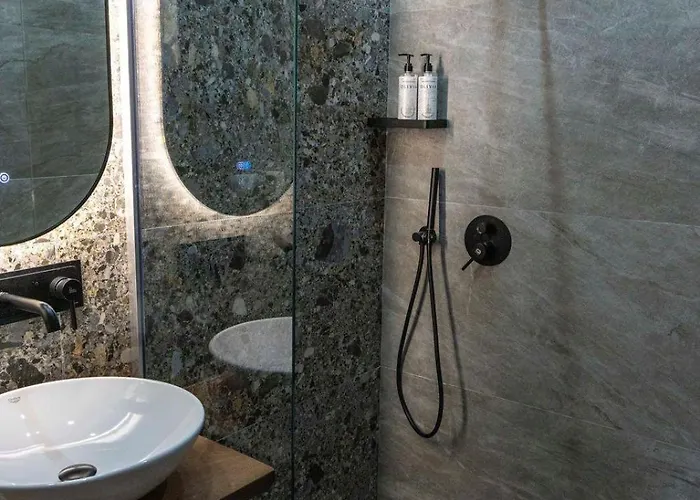 Hani Geshtenjave Hotel Bucimas